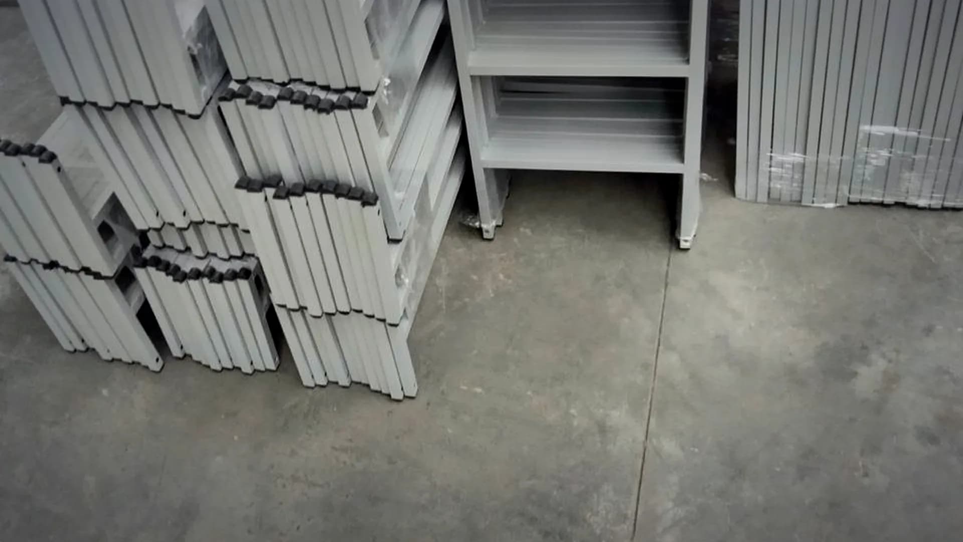 Perfiles de acero apilados en la planta FSE